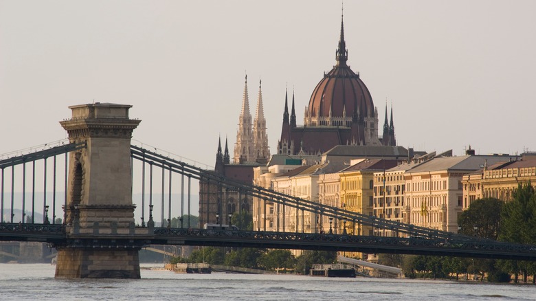 chain bridge Budapest