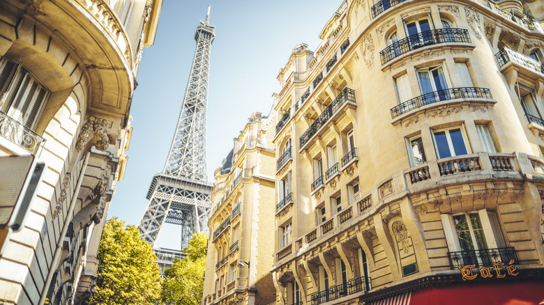 Paris street view of the Eiffel Tower