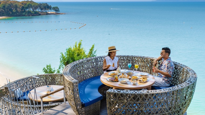 couple dining on waterfront in Pattaya