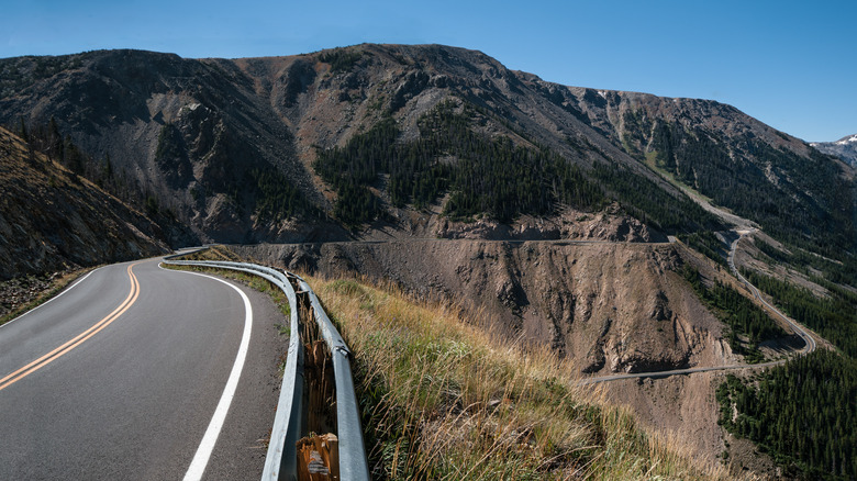 Mountain road on Beartooth highway