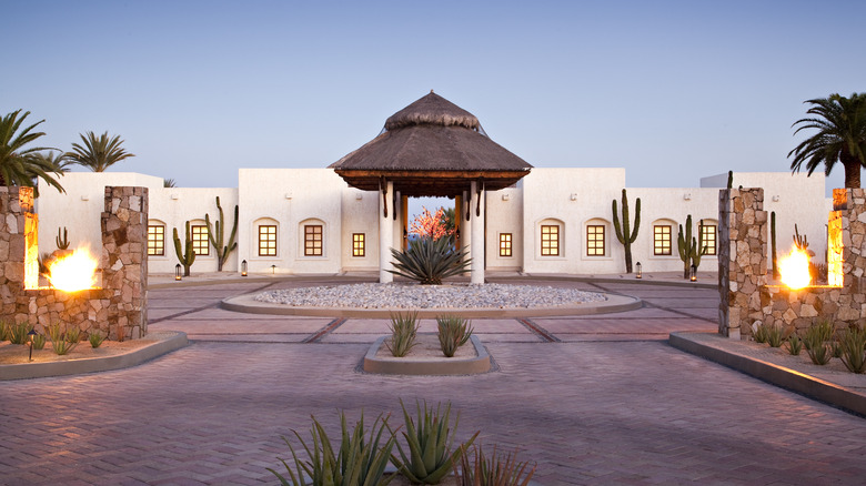 Main entrance of Las Ventanas resort