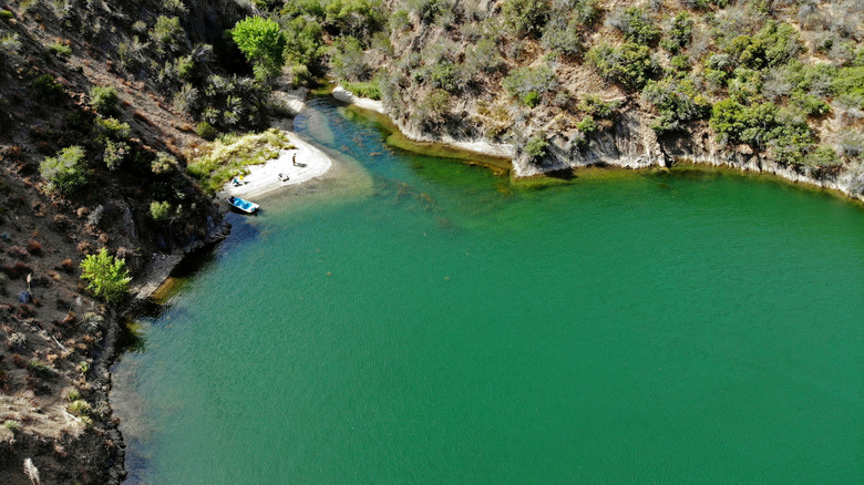 A Hidden Gem in California's Forests: Discover This Turquoise Lake Perfect for Recreation