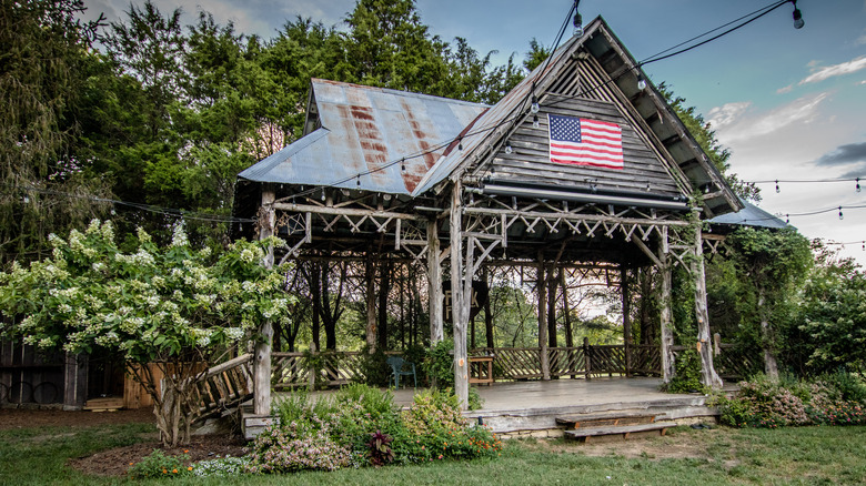 A Charming Tennessee Village Full of Art and Dining Becomes a Celebrity Favorite