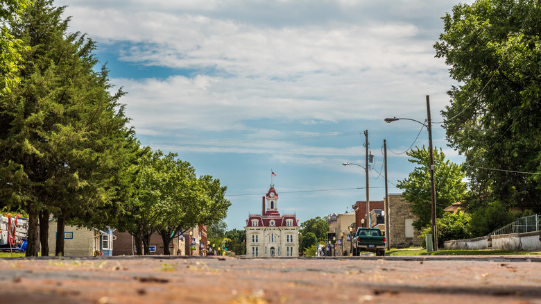 Charming Kansas City: Enjoy Peaceful Prairie Views and Delightful Downtown Food, Art, and Shops