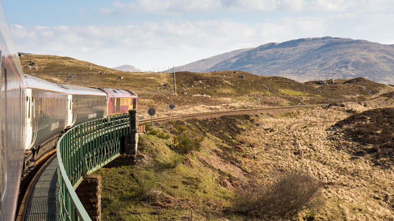 Experience Luxury and Breathtaking Views on Britain's Premier Train Journey from London to Scotland