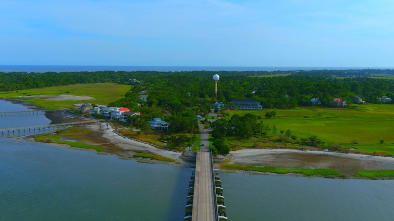 A Tranquil Island Retreat Near South Carolina Offers Nature Walks and Beach Enjoyment