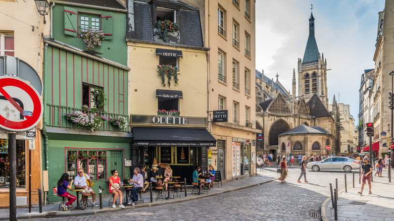 This Hotel in Central Paris Offers Historic Elegance and a Delightful Ambiance