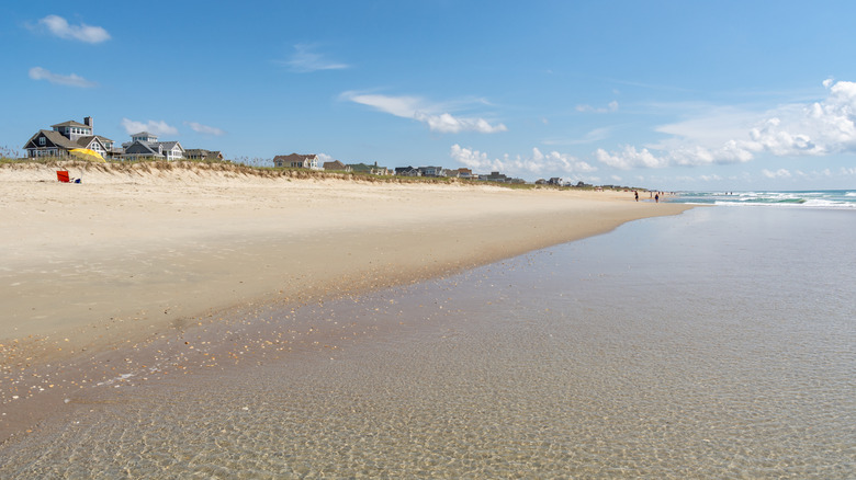 Discover a Charming Coastal Village in North Carolina: The Perfect Beach Town Getaway