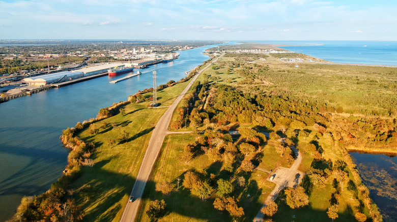 The Gulf Coast Features Texas' 'Cajun Capital' City: A Perfect Culinary Getaway from Houston's Bustle