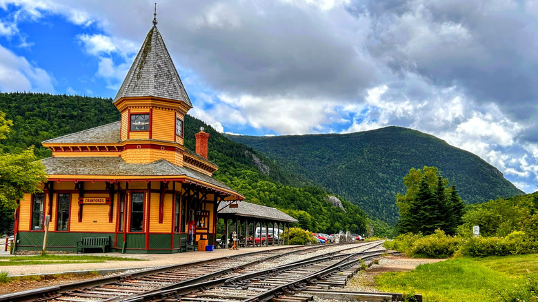 Nestled in New Hampshire's Mountains: A Tranquil Town with Trails, Peaks, and Untamed Beauty