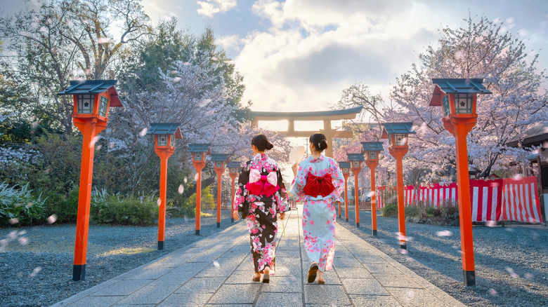 The Essential Shrine Etiquette Tourists Should Always Remember in Japan