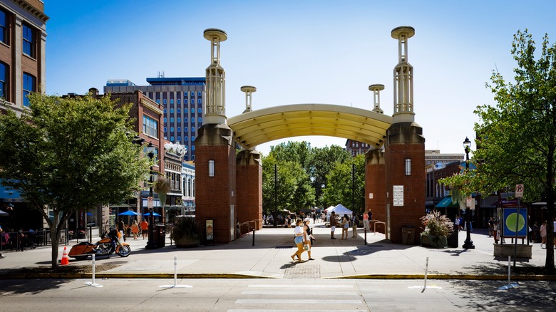 Explore Knoxville's Vibrant Downtown Square: A Historic Hub of Shops, Restaurants, and Endless Fun