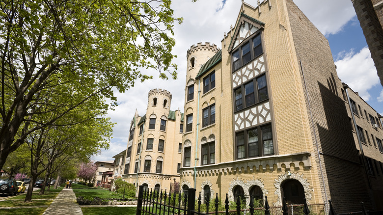 Discover the Hidden Chicago Neighborhood Where Vintage Mansions Meet Trendy Breweries