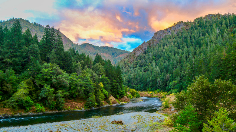 A Picturesque Oregon Town Nestled Among Mountains Offers Stunning Caves and Scenic Vistas