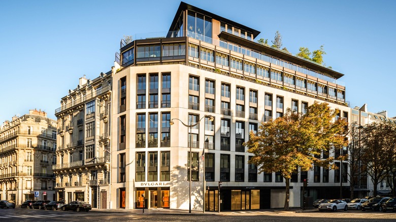 Nestled in Paris' Prestigious Golden Triangle: A Hotel Merging Italian Design with French Elegance