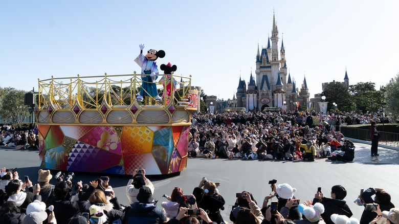 What English-Speaking Tourists Can Anticipate When Visiting Tokyo Disneyland