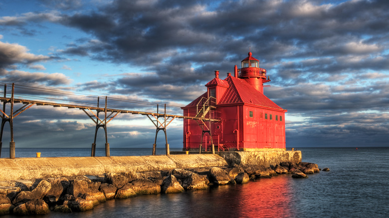 The Waterfront Wisconsin City That Serves as the Gateway to Door County: A Midwest Haven of Beauty and Adventure