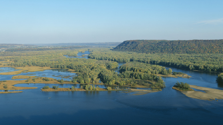 Iowa's Dreamy State Park: A Romantic Getaway with Scenic Mississippi River Views