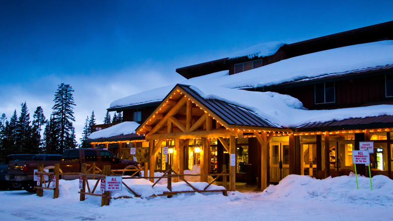 Nestled in Wyoming's Mountains: A Cozy, Spacious Lodge Perfect for Exploring Multiple National Parks