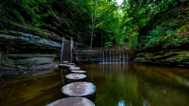 Discover Illinois' Hidden Gem: A Surreal Neighbor to Starved Rock State Park with Canyons and Waterfalls