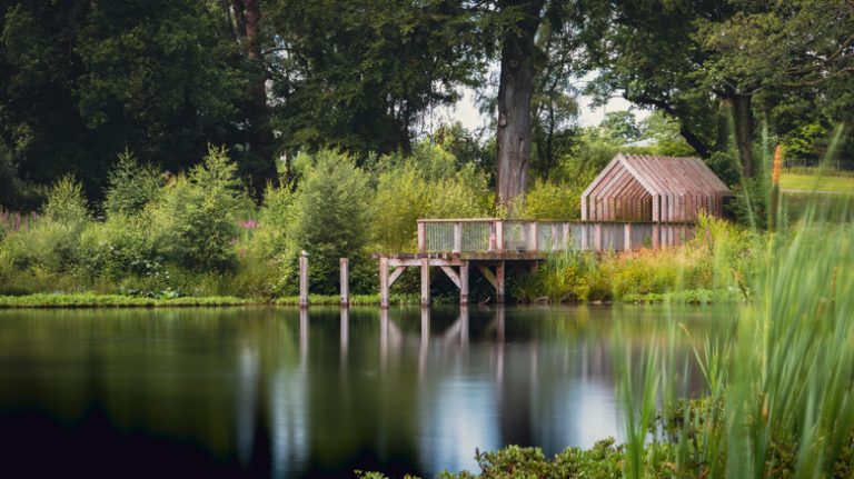 Nestled Between Glasgow and Edinburgh: A Charming Scottish Town with Stunning Canal Views