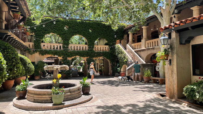 A Unique Sedona Village: Arizona's Premier Shopping Destination Rich in Art, Cuisine, and Scenic Beauty
