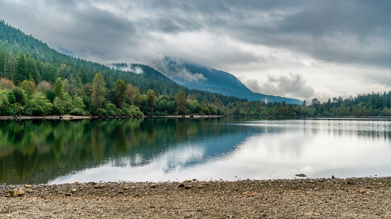 Discover This Perfect Mountain City in Washington Nestled Amidst Cliffs and Lakes with Boundless Natural Beauty