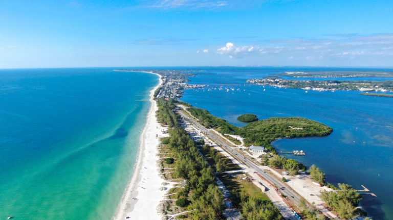 Where the Gulf of Mexico Meets Tampa Bay: A Slice of Paradise with Caribbean Vibes on Florida's Coast
