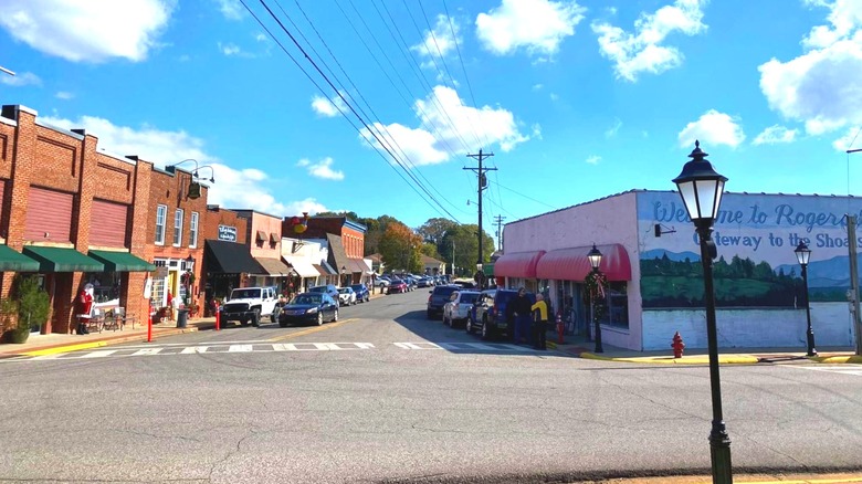 Explore This Charming Alabama Town on the Tennessee River: A Walkable Downtown and Recreational Paradise