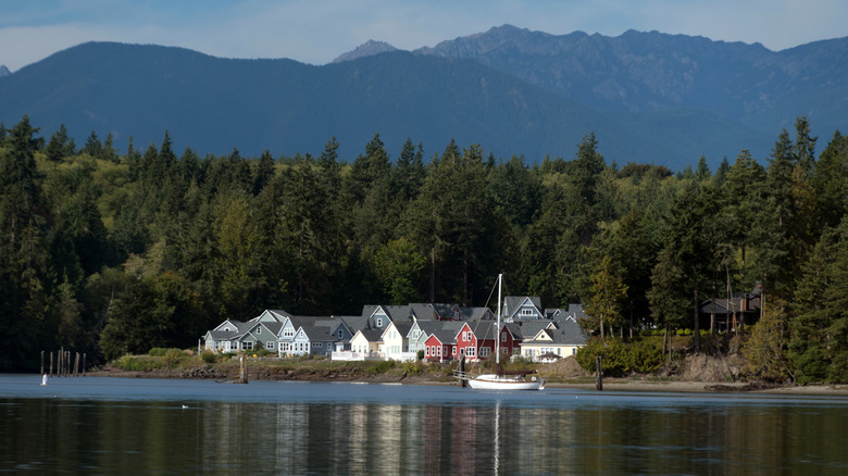 This Charming Washington Inn Offers New England Ambiance with Breathtaking Coastal Views and Delicious Seafood