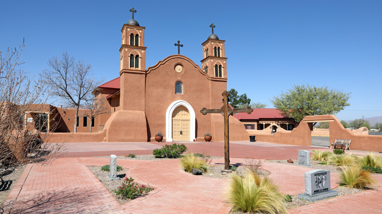 Discover This Hidden Gem in New Mexico: A Birding Haven with Artistic Flair and Outdoor Adventures