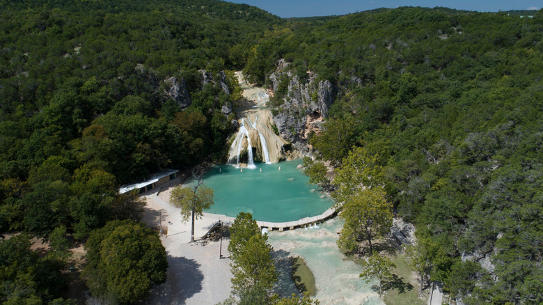 Oklahoma's Hidden Mountain City Boasts Towering Waterfalls and Thrilling Zipline Adventures for Adventure Seekers