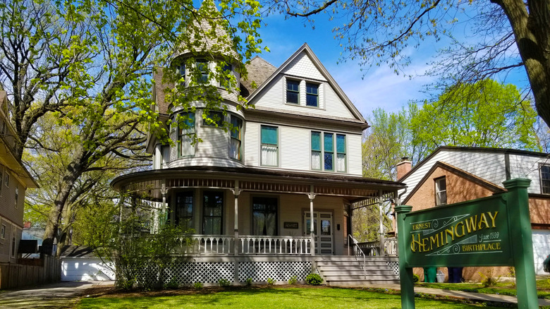 Chicago's Charming Neighbor: A Walkable Village with Small-Town Appeal and Stunning Architecture
