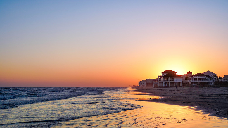 This Renowned Gulf Coast Texas Seafood Spot Offers Fried Delicacies Worth the Road Trip Detour
