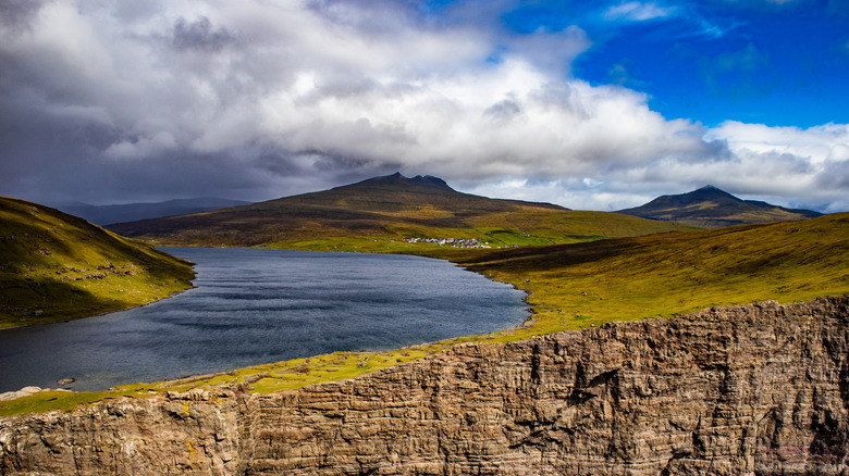 This Faroe Islands View Transforms a Lake into a Stunning Natural Optical Illusion