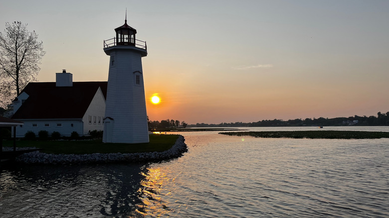 Discover Ohio's Enchanting Lake Village Near Columbus: A Tranquil Summer Getaway with Islands and Beaches
