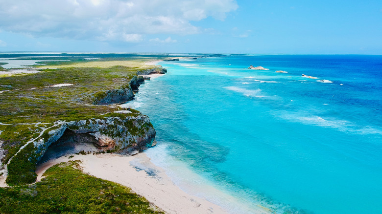 Discover the Tranquil Caicos Beach Harbor: A Secluded Gem with Hidden Caves and Scenic Cliffs