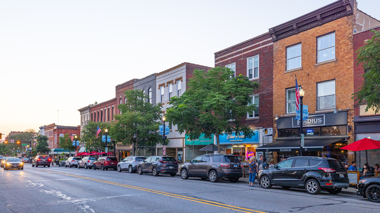 Nestled Between Chicago and South Bend: A Walkable Indiana City with Indie Eats and Midwest Charm