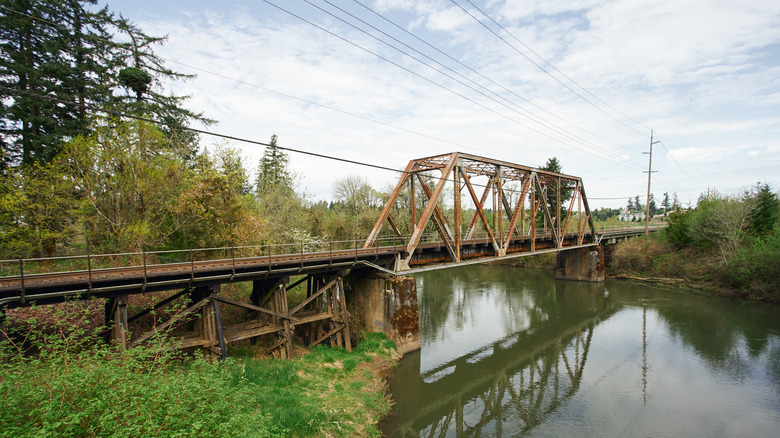 Charming, Tree-Lined Retirement Town Nestled Between Mountain and River Near Portland