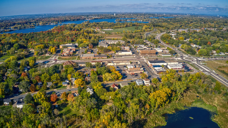 A Quirky Lakeside City Near Minneapolis Boasts a Beloved Farmer's Market and Serene Beaches
