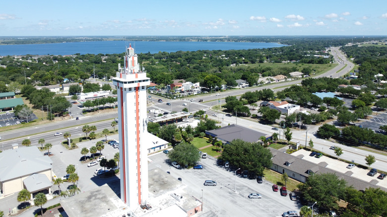 Discover a Thrilling Floridian City Surrounded by Stunning Lakes Just an Hour from Orlando