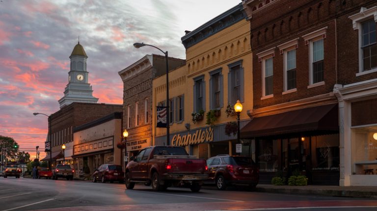 Explore Kentucky's Vibrant College Town: Scenic Hikes, Civil War Heritage, and Delicious Dining