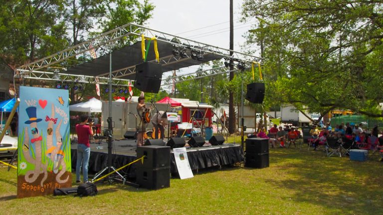 Discover Florida's Quirkiest Town: A Tranquil Nature Retreat with Scenic Forest Trails and River Views