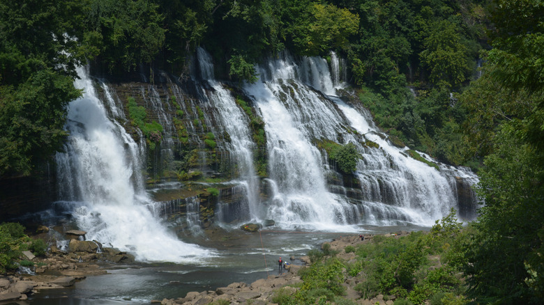 This Underappreciated Tennessee River City, With Its Historic Mansions, Caverns, and Scenic Garden Trails, Feels Like a Fairytale