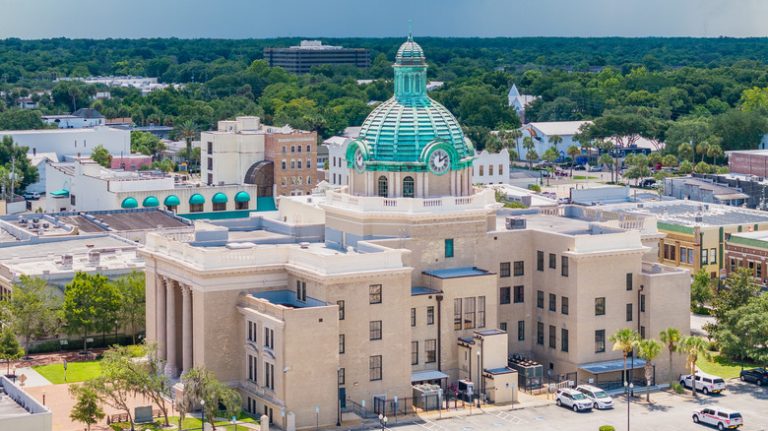 "The Athens of Florida": A Mural-Filled City with Indie Shops, Gardens, and Lakes Nearby