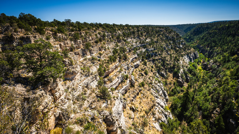 Arizona's Spectacular Canyon: A Hidden Paradise with Ancient Cliff Dwellings and Breathtaking Views