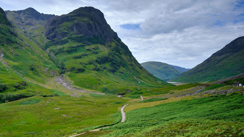 Rick Steves Suggests This Hidden Scottish Gem to Experience Bagpipes in Their Natural Setting