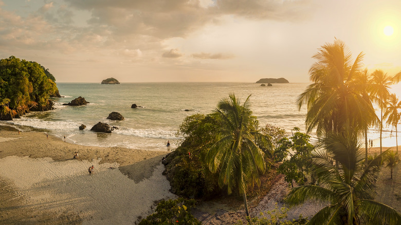 Petty Theft Is So Common in This Popular Central American Country That You Shouldn't Leave a Towel on the Beach