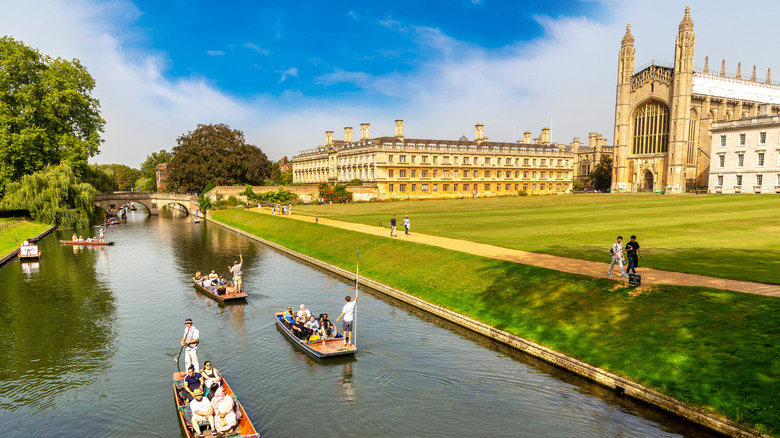 Explore One of England's Most Beautiful Cities: A Convenient Day Trip from London with Riverside Trails and Abundant Greenery
