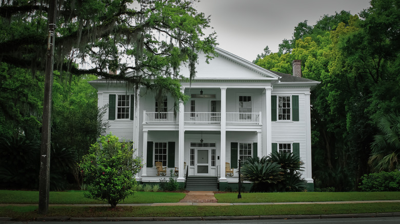 Florida's Most Haunted Small Town: A Blend of Ghost Tours, Local Cuisine, Serene Rivers, and Southern Charm